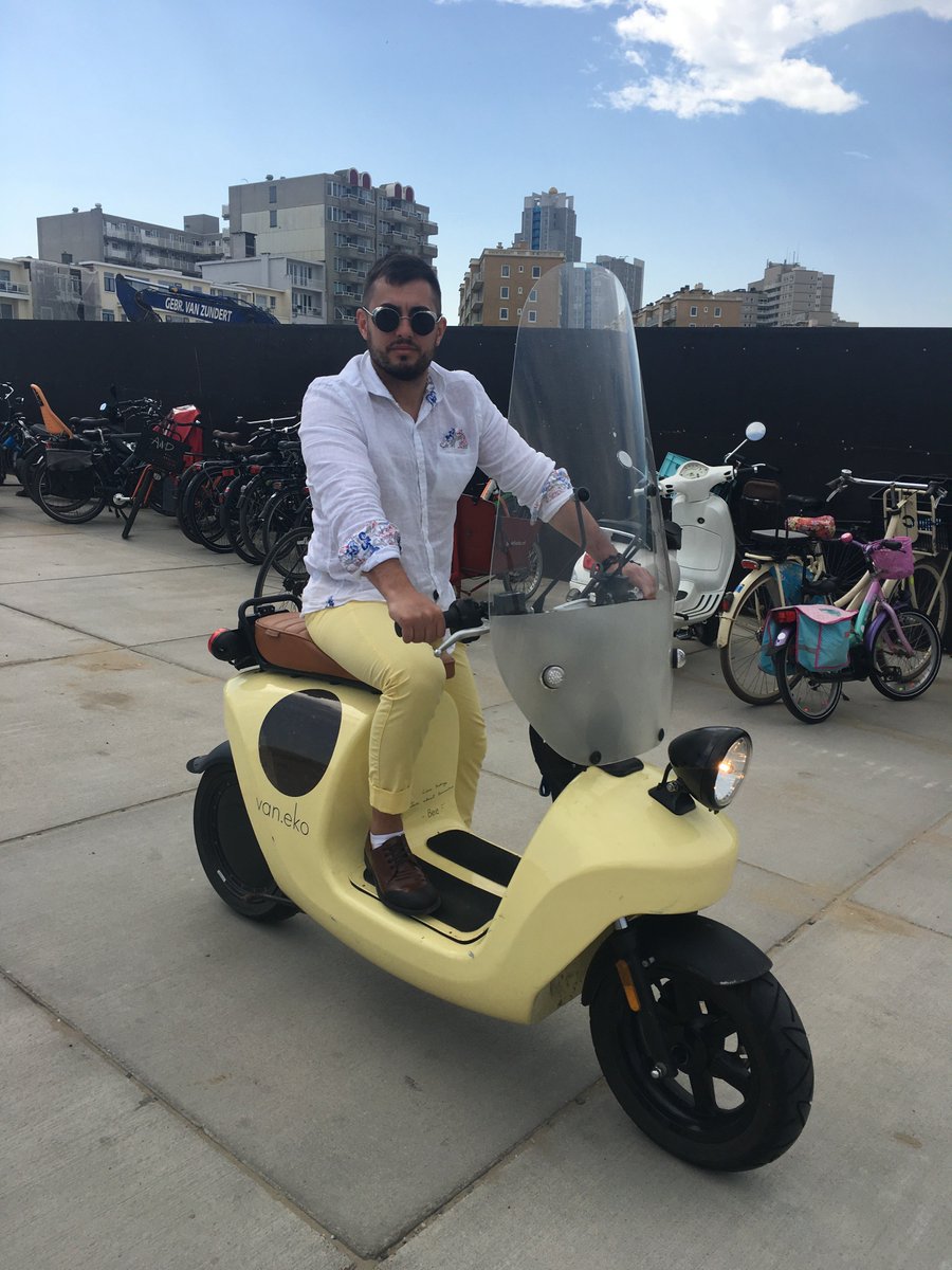 vaniekvaneko's tweet photo. We had a wonderful day at the Be.e-ach yesterday. A Sh*tload of sun proved to be excellent motivation for Be.e-keepers to come out and share their hyve with many WannaBe.e's. Who's next?! https://t.co/bkky9l4JQM
