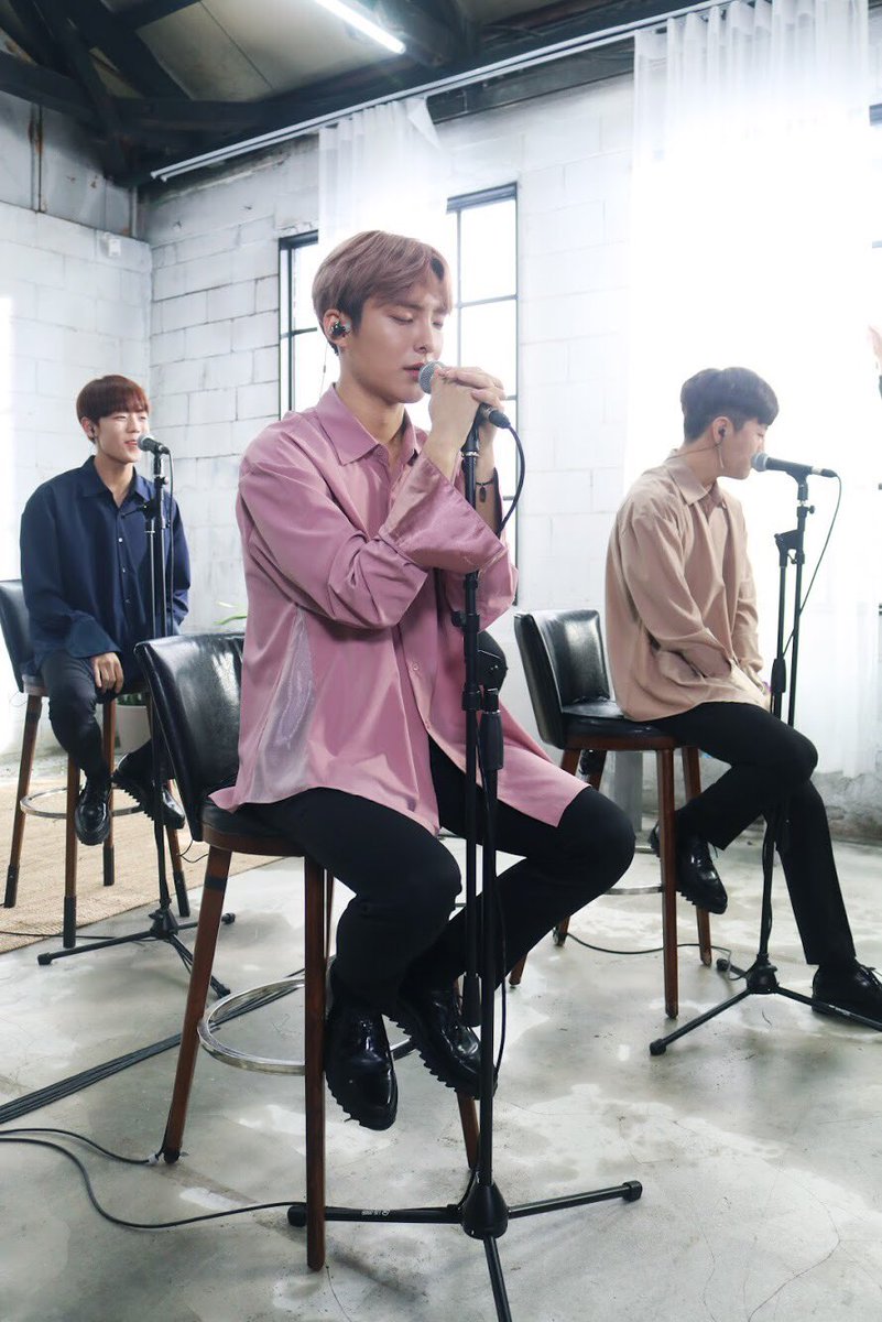 official_ACE7's tweet photo. [#에이스_준]  우리 초이들 ~❤️ 5TAR LIVE VIDEO 잘 보고 잘 듣고 있나요 ~? 😌 촬영 날도 초이들 생각하면서 불렀는데 좋아해줬으면 좋겠네요☺️❤️   아 그리고!!! 5TAR 영상 50만뷰 달성하면 또 뭔가 뻥 하고 나타날 수도 있다는데 .. 뭘까요? 😘 아 나도 궁금하다 ...😳💕 https://t.co/q4ZvewCtke