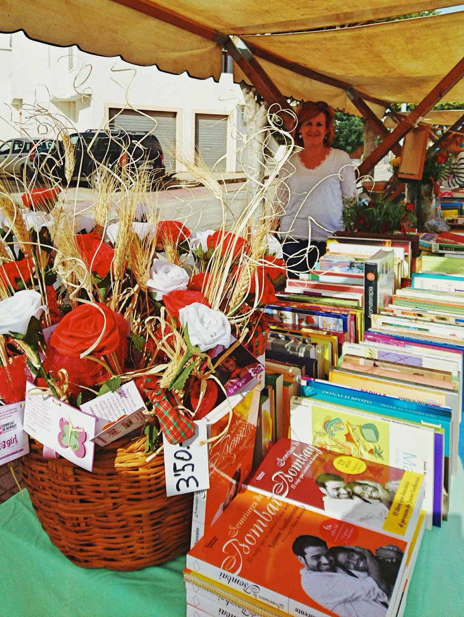 Sonrisasdbombay's tweet photo. Aquesta tarda us estarem esperant amb les roses i llibres de #SonrisasdeBombay @jsanllorente pel dret a l'educació de les nenes dels slums de Bombai. A Barcelona, Eivissa, Sabadell i Tarragona. ¡Per un #SantJordiSolidari! #GIRLSTORIES #TransformantFuturs #voluntariat https://t.co/nestraW3I6
