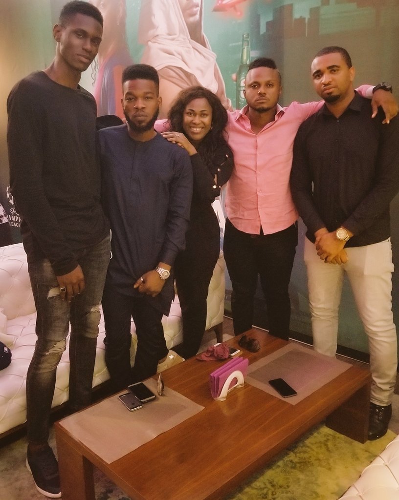 Oluwale, obi, Frank,Raymond hanging with uche Jombo <a href="/uchejombo/">Uche Jombo</a> 
Yes every celebrity in <a href="/boysarentsmilin/">Boysarenotsmiling</a> are there as themselves🤞🏾 yes it's that kind of show😍