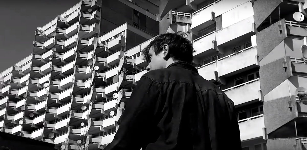 rapde's tweet photo. Veedel Kaztro – Ohnmacht (prod. Teka) [Video] https://t.co/wE9Zx8nxuo  @Veedelkaztro https://t.co/q4av7SqUSz