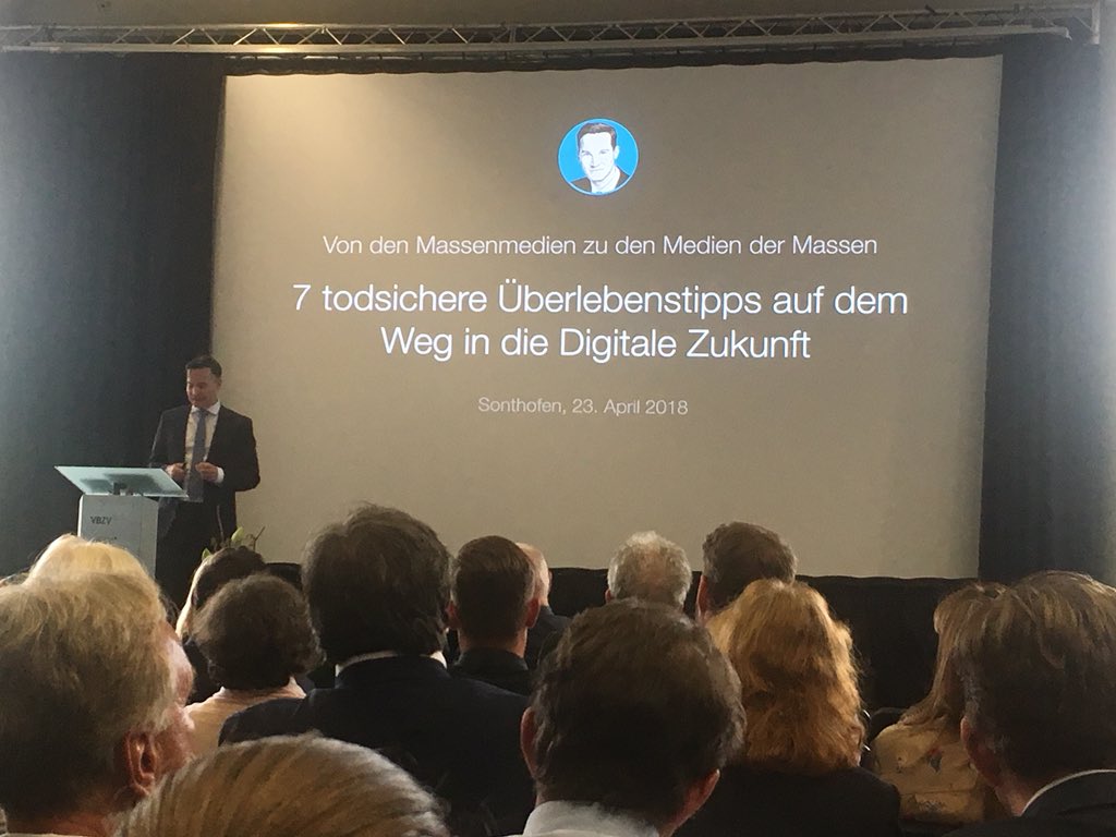 MediennetzwerkB's tweet photo. Mutig vom #VBZV @gutjahr Blogger u. Mitarbeiter der ARD, also der Erzeuger zweier presseähnlicher Erzeugnisse, hält Festrede https://t.co/BLzMohnpS4