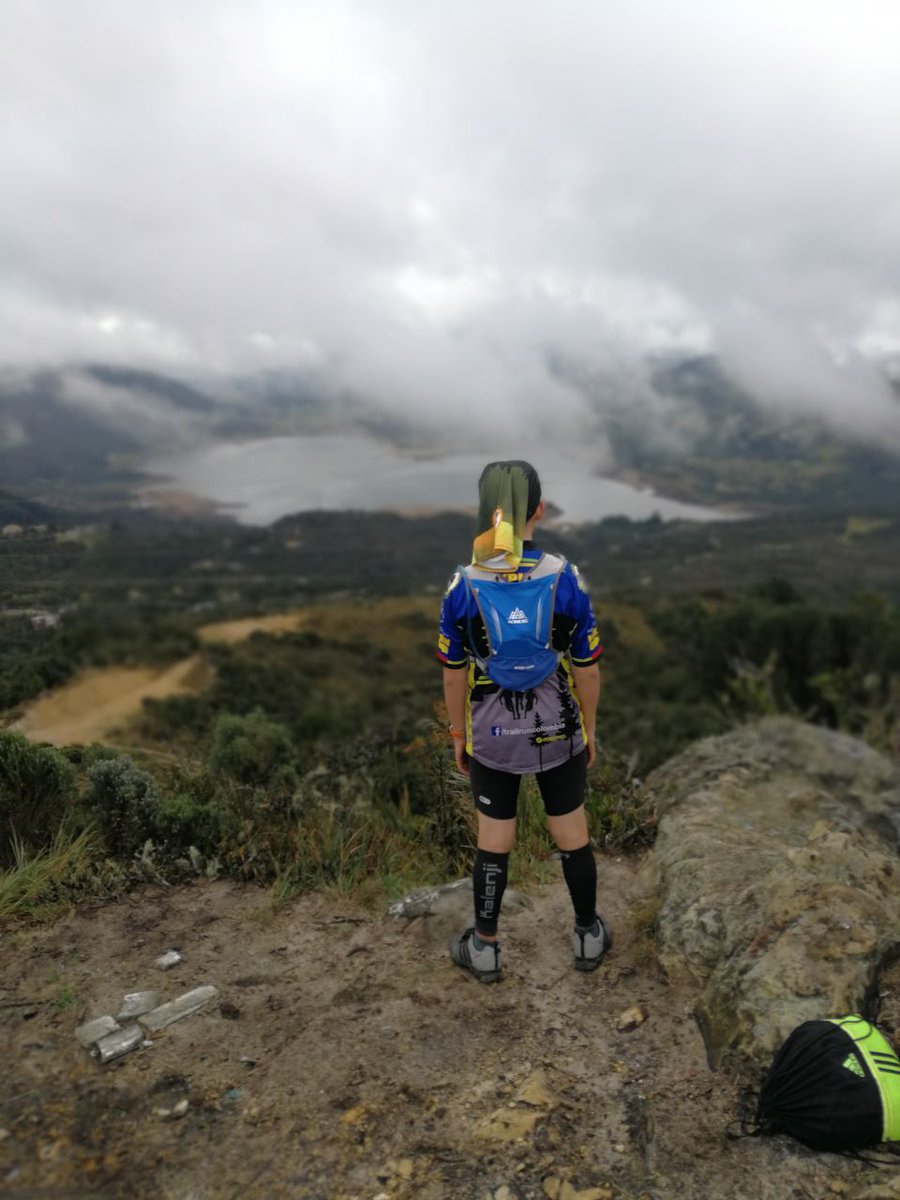 trailruncol's tweet photo. Desde el balcon de esta casa, se te alcanza a ver la sonrisa 😍😍😁😁
#MasCompartirMenosCompetir #TRCo2018VamosXMás #mttlatinoamerica #tribumerrell #training #Colombia #TrailRun #TrailRunning #Trail #mountains #montañas #run #running #sevivelamontaña #runstagram #trailadventure https://t.co/euQbwXFXTk