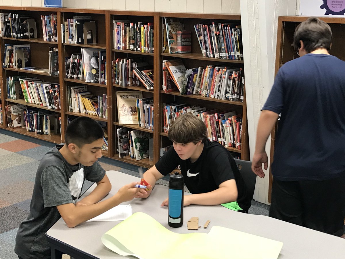 SJonesELAR's tweet photo. Makerspace in action! #RobinsonISD @whatsnewatrjh https://t.co/Bcyu8OWupd