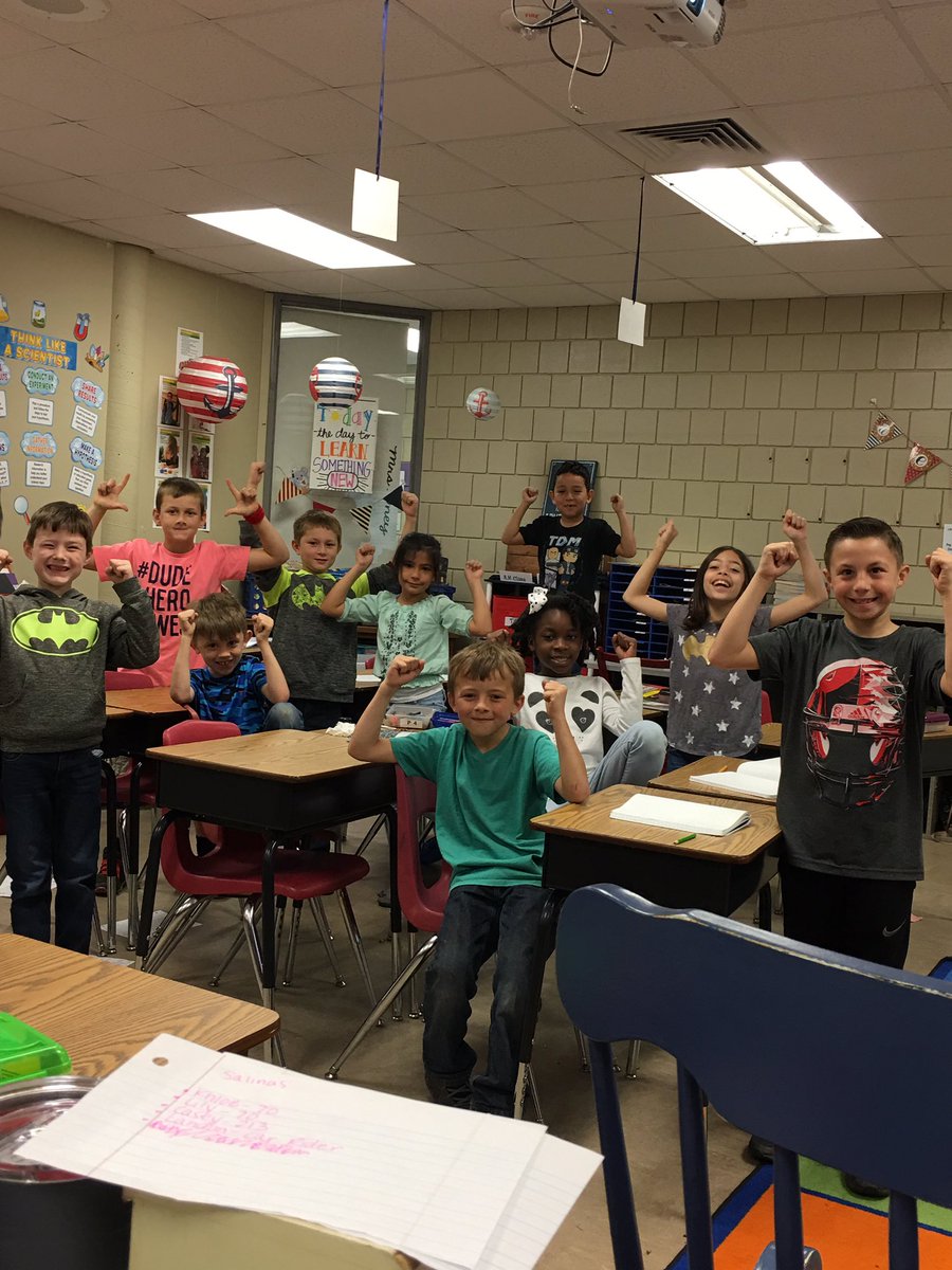 HaleyHjessup's tweet photo. Starting multiplication today with some Arrays! #rows #collums @CrosbyElem https://t.co/b3fAzg71ac
