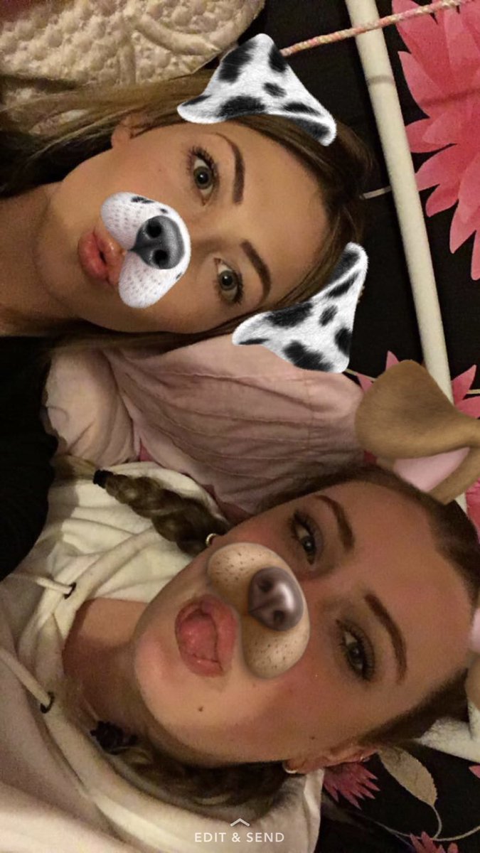 _amyhucker's tweet photo. @chloogreen HAPPY 21st BIRTHDAY CHLOBO!! Hope you have a fabulous day😘💗 I’ve lost all my gorgeous mugs of you😔 https://t.co/sMbCloc2uP