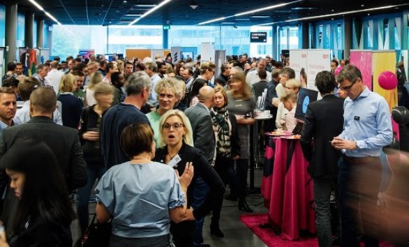Lindholmen's tweet photo. Läs om vad som händer vid Lindholmen Science Park - #Artificiellintelligens i fokus #MobilityXlab, Imponerande talarlista på Lindholmen Software Development Day #software18, Ny forskning om lokalvalen med @sodertorn högskola & @Mittuni mm! https://t.co/6u8H17z3kw https://t.co/ElGxu6mV5F