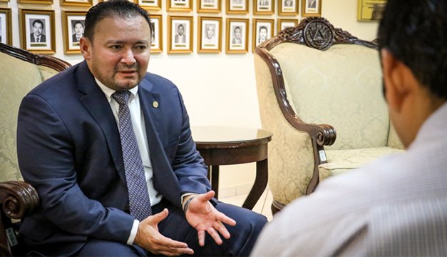 ElMundoSV's tweet photo. #PolíticaSv | “Salgo por la puerta grande como presidente de la @AsambleaSV”: @GGallegos24

> https://t.co/9ZSNnxYuBz https://t.co/mMJh6V3biq