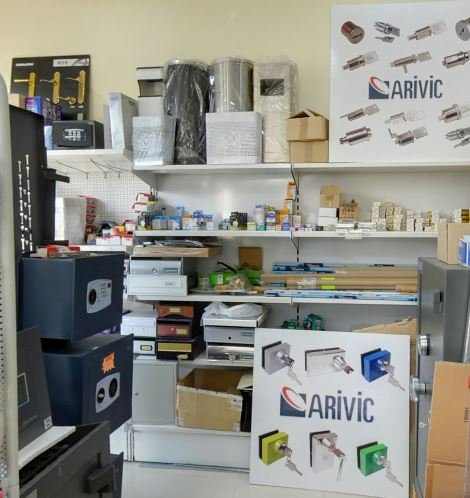 Ruvisys's tweet photo. Nacida en 1988, Arivic es otra de las marcas que podrás encontrar en nuestra tienda. La mejor #calidad en cofres de #seguridad así como #cerraduras de contacto eléctrico y mecánico.
#Girona #Ruvisys #serrallers #cerrajeros https://t.co/xLL69CJRDu