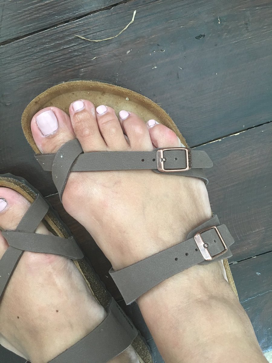 simplytaycom's tweet photo. @MerlinShoes Love my new  Birkenstocks and my new Salt Water sandals 😍 x https://t.co/bUNabhpHT7