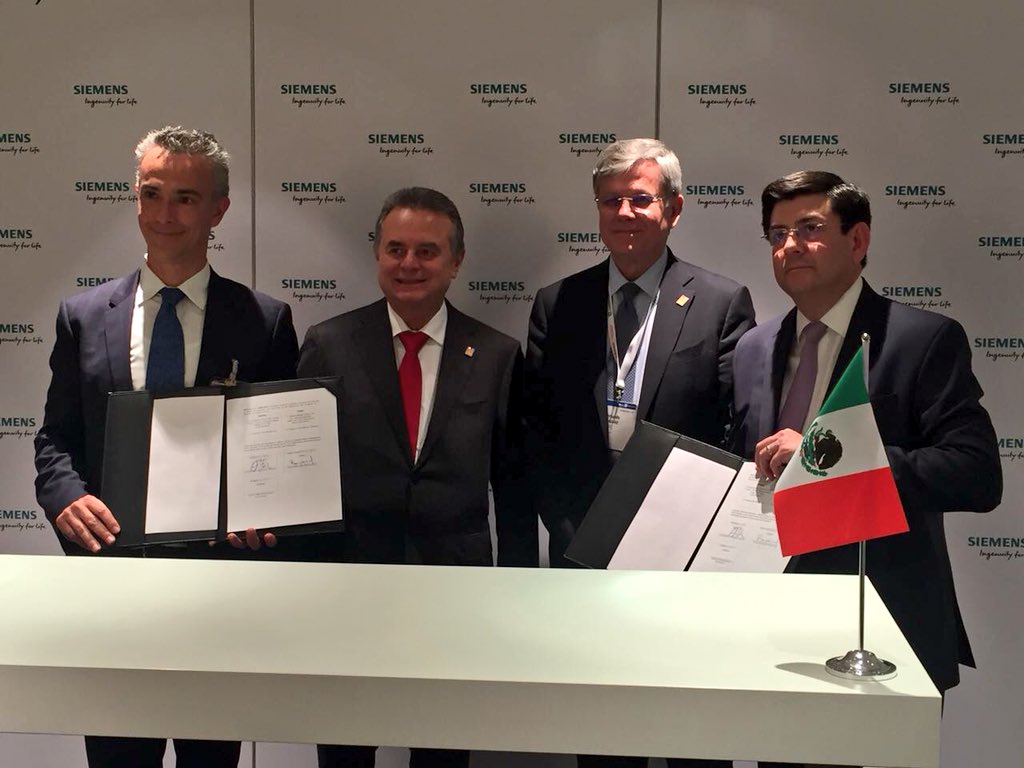 JoaquinColdwell's tweet photo. Más tarde en la Feria de @hannover_messe tuve la oportunidad de visitar el stand de la alemana @Siemens, donde atestigüé la firma de un acuerdo con @CEMEX para la colaboración #energética entre ambas empresas. https://t.co/J4TKO3Jwq3