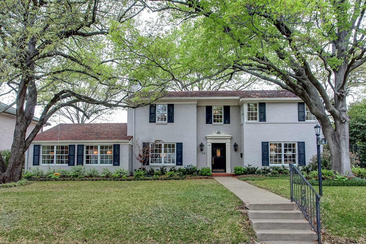 WilliamsTrew's tweet photo. Timeless Rivercrest estate surrounded by mature trees
1420 Thomas Place 
Listing Agent: @Ida_DuweOlsen and @fwhouses 

https://t.co/pkiAuQZc95 https://t.co/nOwa5VzvZO