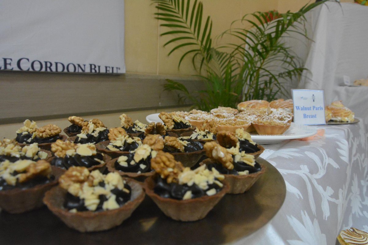 goenka_univer's tweet photo. Walnut Carrot Cake, Fresh Fruit Tart, Apple Crumble, Almond Coated Truffle Balls —- Few of the tastings displayed by our talented students of Le Cordon Bleu School of Hospitality, G D Goenka University.
#GDGoenkaUniversity #LeCordonBleu #SchoolofHospitality #JoysofBaking https://t.co/mfzkxyBzIM