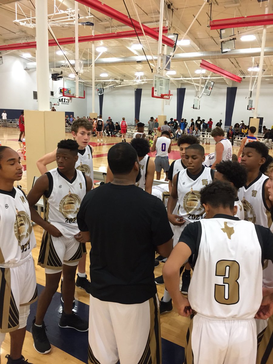 expose_or's tweet photo. Team primer 2021 came up short last weekend Playing up in the 2020 bracket this group is well coached🚨🏀 @CarlChester12 https://t.co/ozCuVNms64