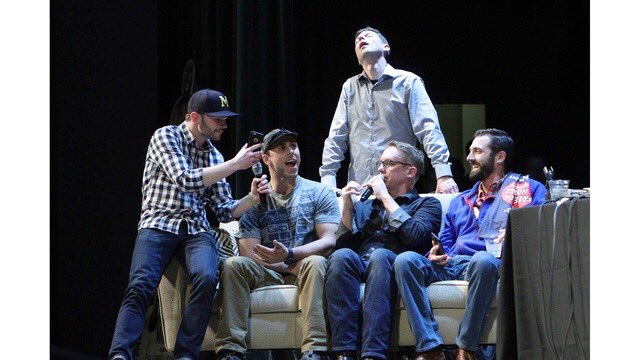 jamesdewinter15's tweet photo. What a fun night also a little embarrassing thanks @freebeergregg @hotwingsfbhw @FBHWJustin @NoPHinSteven https://t.co/M4B6RdvPfr
