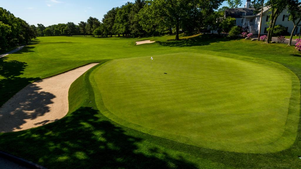 USGA's tweet photo. A typical 18-hole golf course converts carbon dioxide into enough oxygen to support 4,000 to 7,000 people. #GoGolf
https://t.co/aiIdjG06O9 https://t.co/cONv8smSDQ