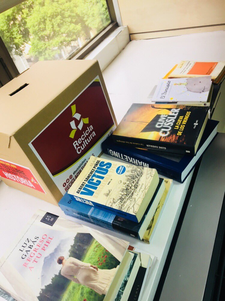 EnricJG's tweet photo. Superada la millor marca del grup a la subasta i venda de llibres @reciclacultura @serveisolidari @Botifarring @somrie_psi @Realopenhome @BasketBasePenya @Penya1930 https://t.co/RAEpLGJUMK