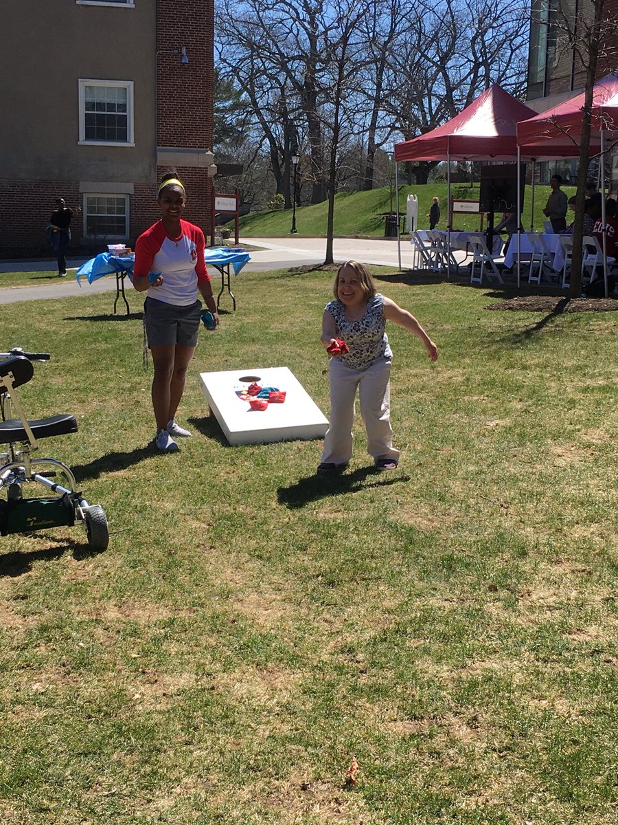 kelt303's tweet photo. Perfect day to get outside and enjoy the sunshine for #EarthDay @RegisCollege_MA! #cornholeandsunshine #resusablecups @Courty140 @RegisWBB #tiedye https://t.co/zyDJGSlogJ