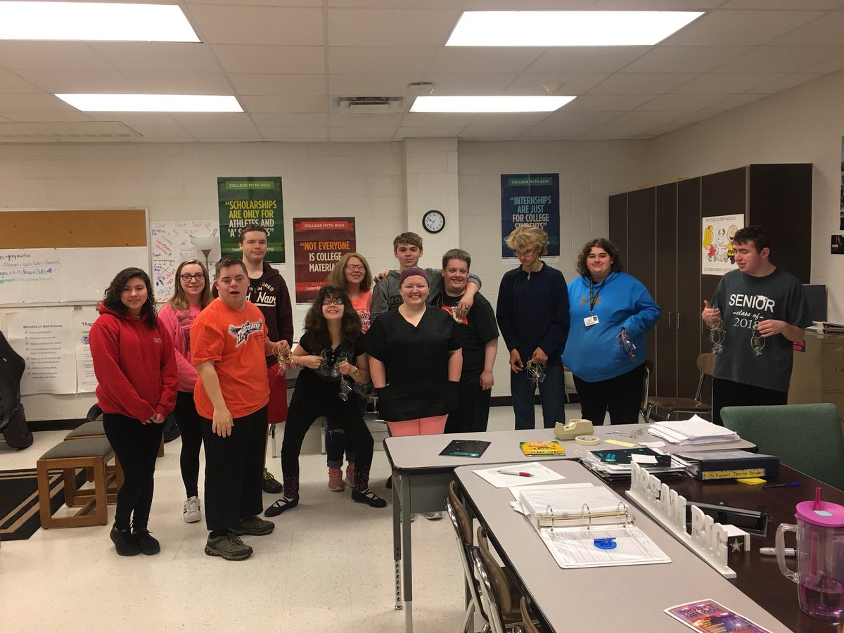 lacyinman09's tweet photo. Lifeskills and JAG students making sun catchers together for Earth Day! #whsbecause https://t.co/oxhHkd4BjD