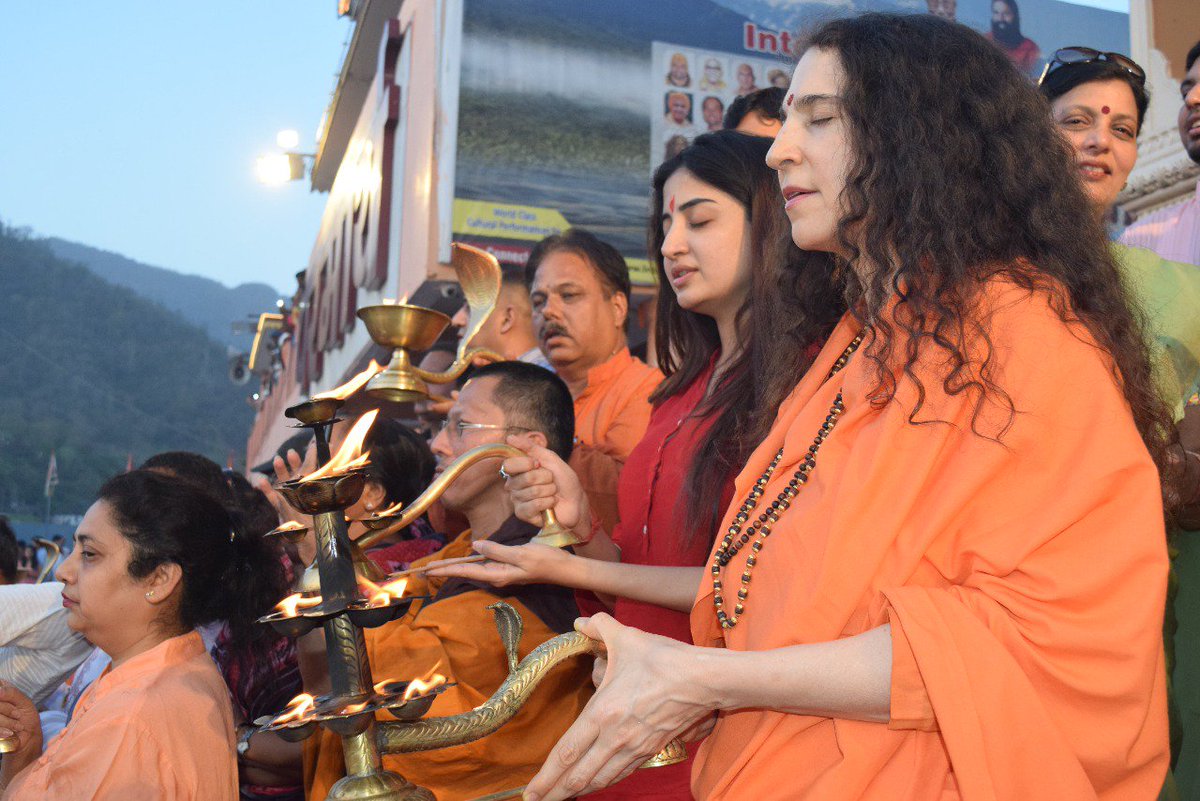phanikandukuri1's tweet photo. Thank you for the prayers @poonamkaurlal
#SpecialStatusToAP https://t.co/iftbEt5zvt