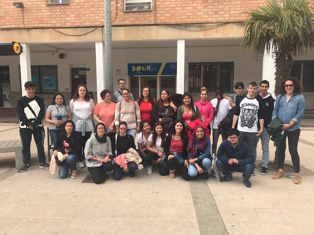 ins_tremp's tweet photo. Sortida a Lleida dels alumnes del Cicle d’Atenció a la dependència i Cures auxiliars d’infermeria.
Hem visitat dos centres sociosanitaris: l’associació Aspid Lleida de discapacitat física i l’associació Down Lleida. També hem anat a la fira de Formació professional. https://t.co/n2MiW6ftIj