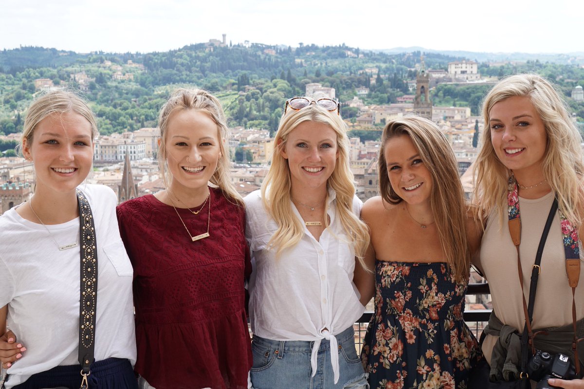 SelectFlorence's tweet photo. Every Monday morning means we’re one week closer to #Florence! #MondayMotivation #Italy #studyabroad #imreadyletsgo https://t.co/x27fXaeF30
