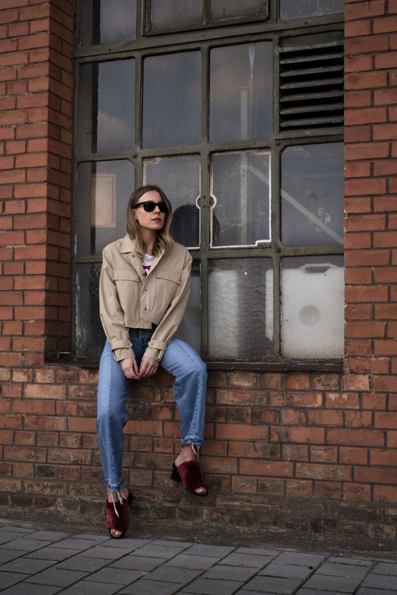 Sariiety's tweet photo. Cropped Army Jacket, Levis Shirt &amp; Fake Fur Mules https://t.co/f6NIRGORJi https://t.co/y3nlEkXn2A