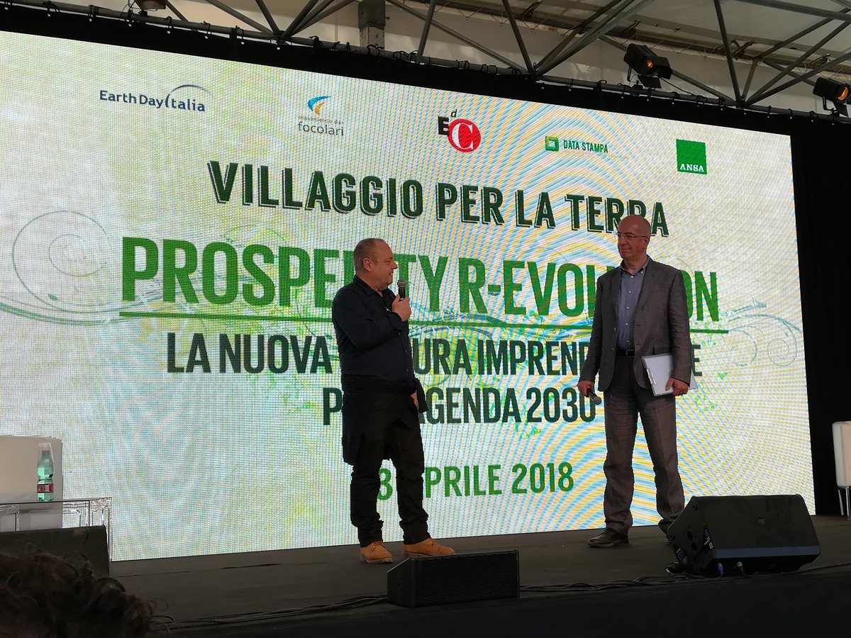 CS_SmartCity's tweet photo. Al #VillaggioperlaTerra18 con Sergio Malatesta, autore di Linea Verde Rai, si parla di agricoltura sostenibile e degli agricoltori Italiani custodi della biodiversità. https://t.co/yTbFmCoEkV