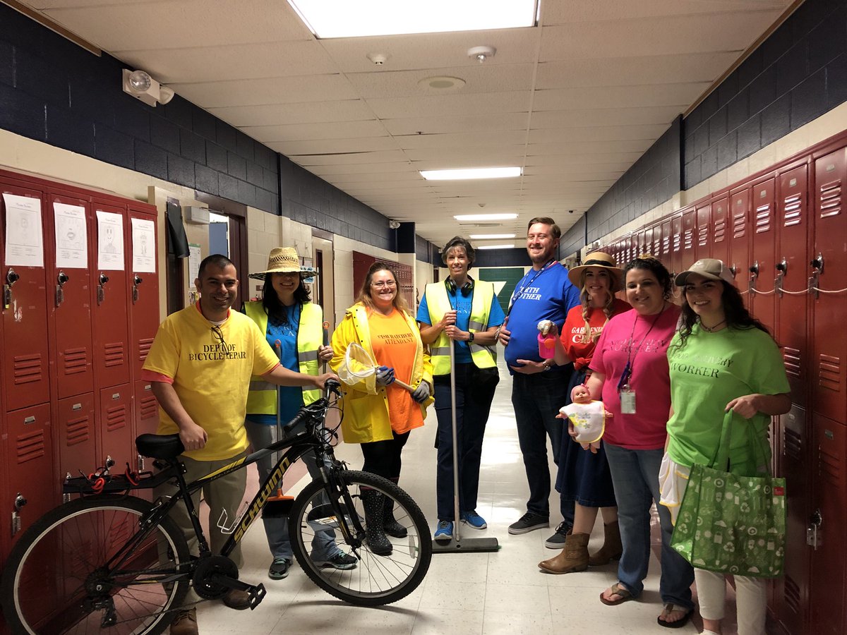 CareyAMcCarthy's tweet photo. Keeping our Ss engaged. Dressing for our #thegiver #jobassignments as we host our #ceremonyoftwelve @LoisLowryWriter #jagsbreakthrough @NISDSecELA @texasteacher68 https://t.co/gesymMT2ON