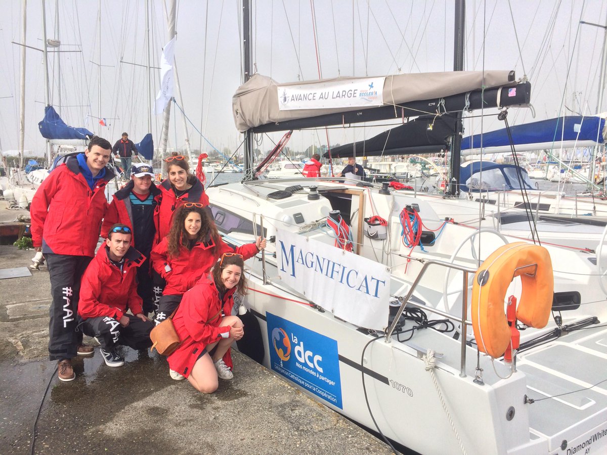 La_DCC's tweet photo. La @ccedhec 2018 est lancée... On souhaite bon vent à l'équipage @avanceaularge ! ⛵⚓😊 #CCE2018 https://t.co/h6t19WMWIT