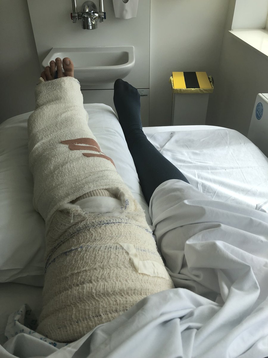 I’m lying here at St Mary’s hospital awaiting my urgent leg fracture surgery after 8 days of cancellations due2lack of #NHS resources. Meanwhile, I’m watching the #RoyalBaby crowds opposite, private treatment queens &amp; princes &amp; heirs. Journos are on the wrong side of the road.