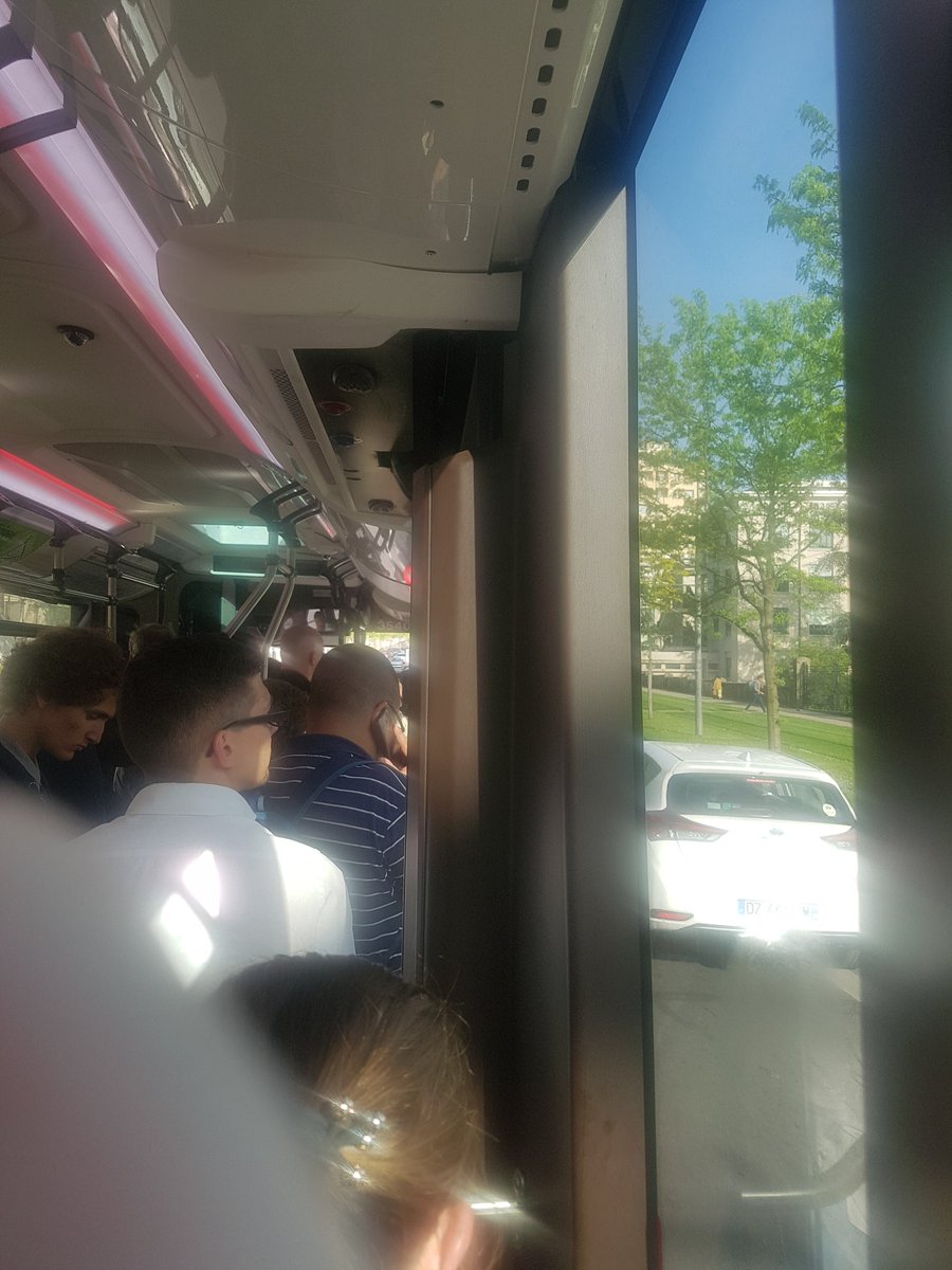 Tymarus2000's tweet photo. On voit que les #vacances sont finies. Le retour des Bouchons dans #Lyon et jparle pas du fameux Bouchon Lyonnais 😂😅😢😭😭😭 https://t.co/cO8amNjWji