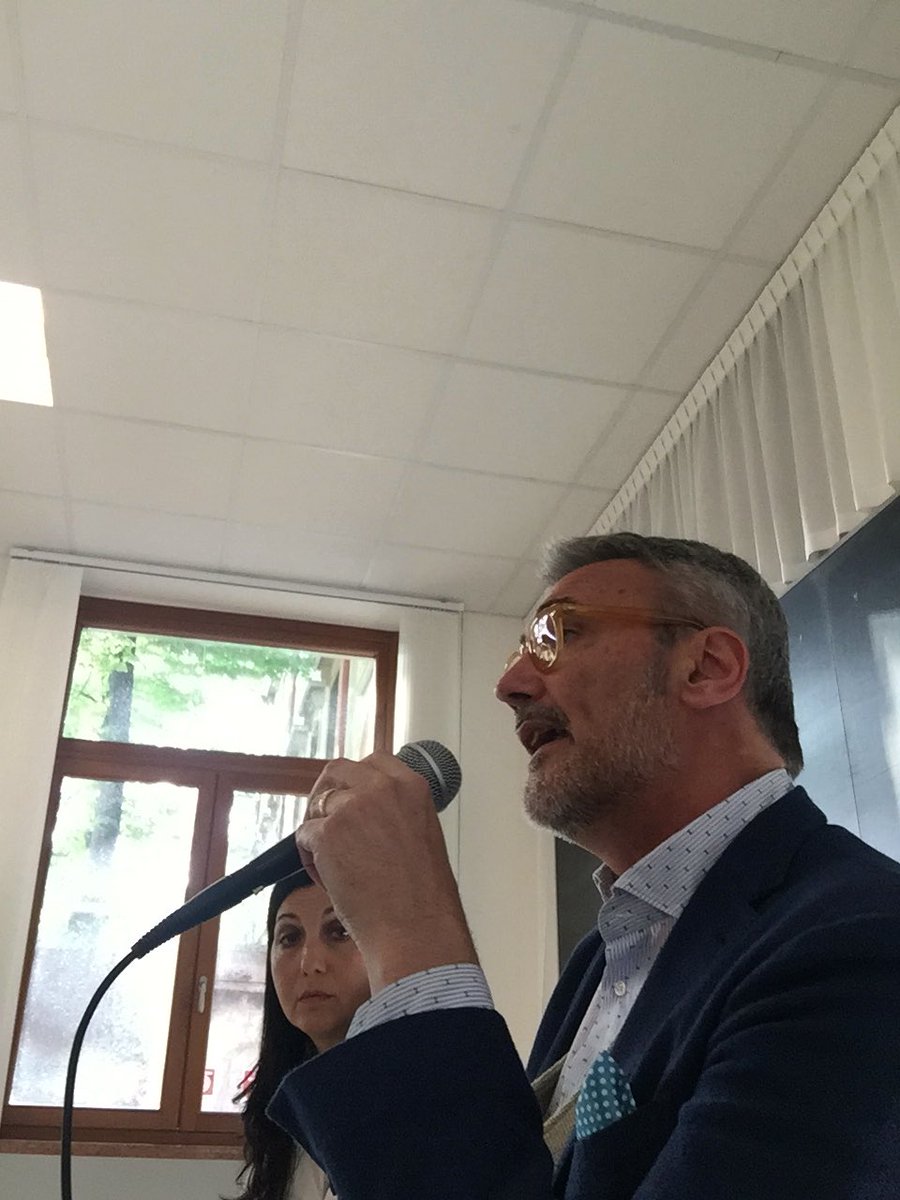 la_zilli's tweet photo. Alla battute finali l’incontro con i #CdL! Intervengono #robertore #ancl r #micoltoffoletti #agcdl https://t.co/Wb7Jvw2Z8h
