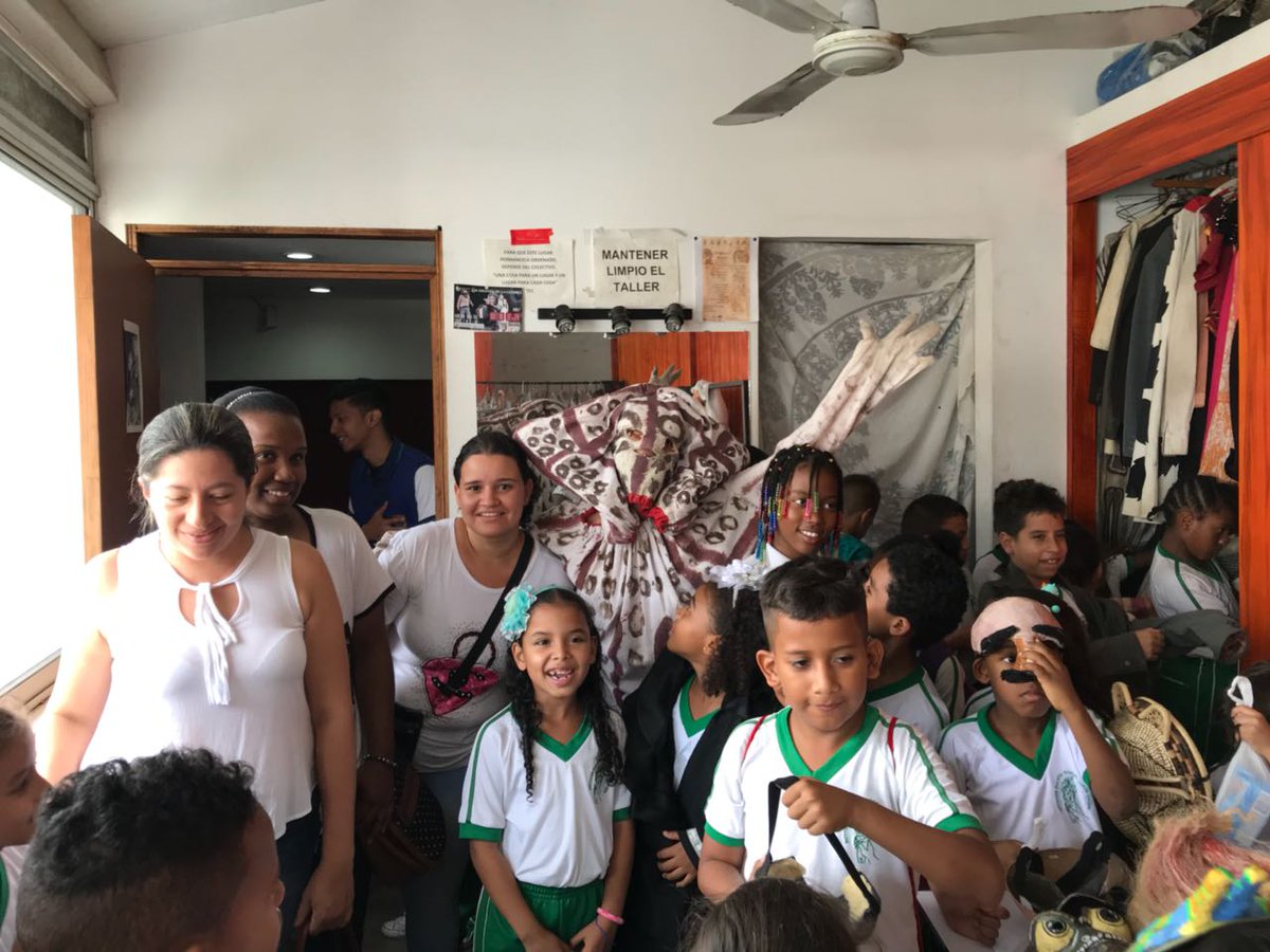 TEC_EB's tweet photo. #Feliz lunes. Los saludamos con todas las energía puestas celebrando el día del idioma.
#MesDelIdioma #Reddebibliotecas
#CaliCo #Valle #TEC #CITEB #EnriqueBuenaventura #TeatroExperimentaldeCali #Cultura #Arte #TodosalTeatro #TeatroParaTodos #MinCultura #SecretariadeCulturaCali https://t.co/MJh1311RxA