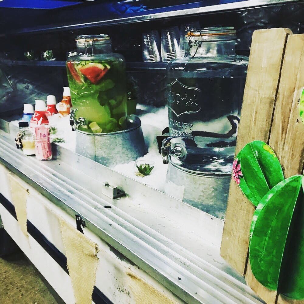 SnappySnacks's tweet image. Congratulations to Becky McMillian from 512 Boutique Events on the launch of her new catering business! Great job decorating the food truck!