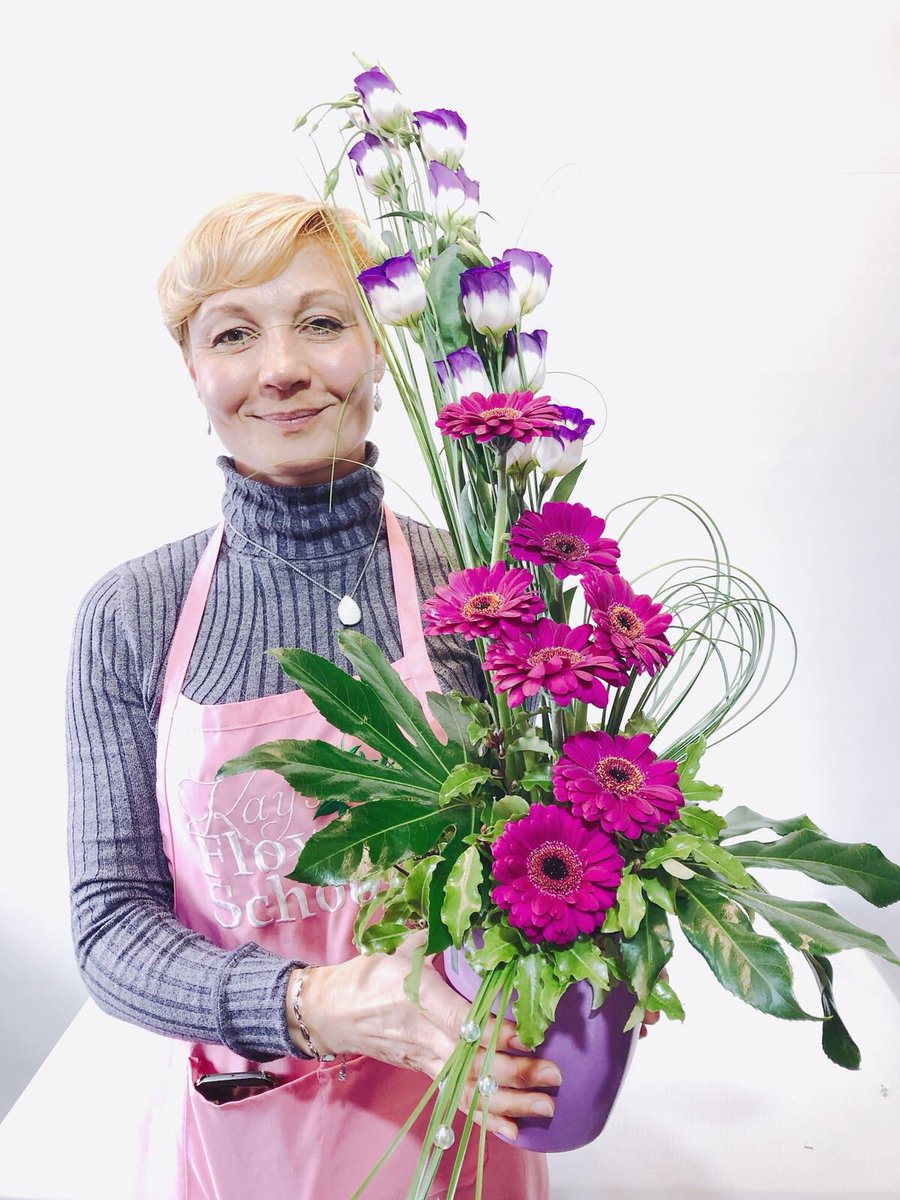FlowerSchoolIE's tweet photo. One of our beginner students who started today on Module (1) #KaysFlowerSchool #FlowerSchoolIreland #KaysFlowerSchoolForFlorists #FlowerSchoolForFlorists #flowerschool #Floristry #Floristrystudent #Floristrycourse #floristryworkshop #Floristryclass https://t.co/p1aRCQKWHI