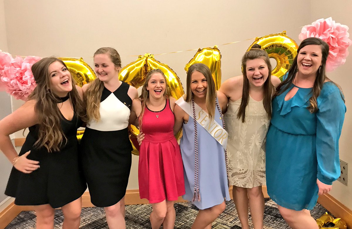 sam_murdock7's tweet photo. okay but guys look @ my cute af fam 😭 #blessed #DZKB https://t.co/TCFRvzPrsH