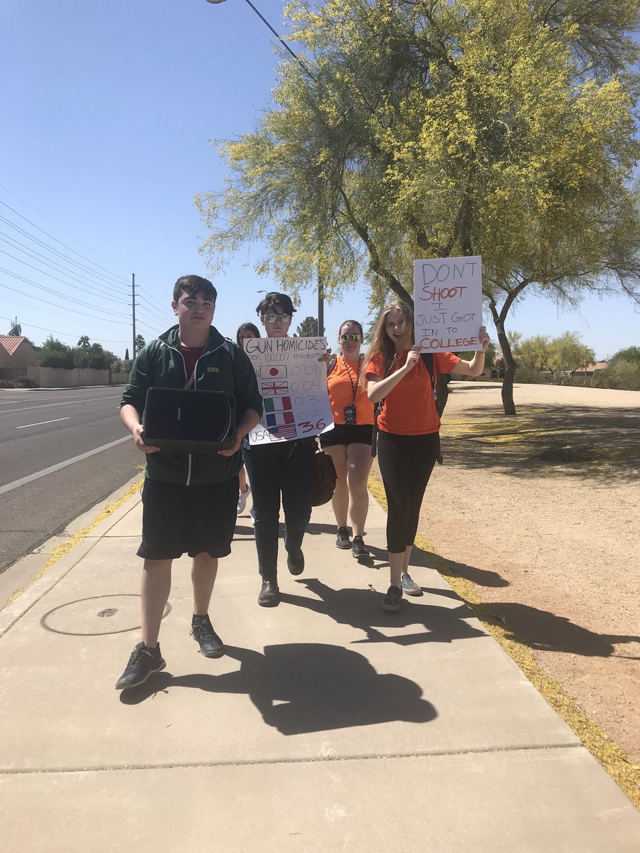 kaylalivyy's tweet photo. @HhsWalkout was a success!! so proud of my school for standing up for what we believe in! https://t.co/O6UxiKTH0X