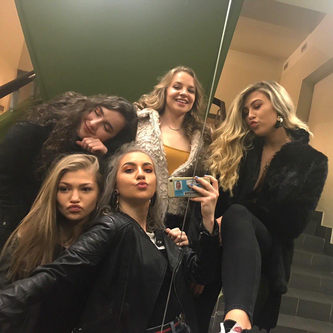 vickymalcolmxo's tweet photo. @ellaweston_  Happy bday my love xxxx https://t.co/42l5rzLMP1