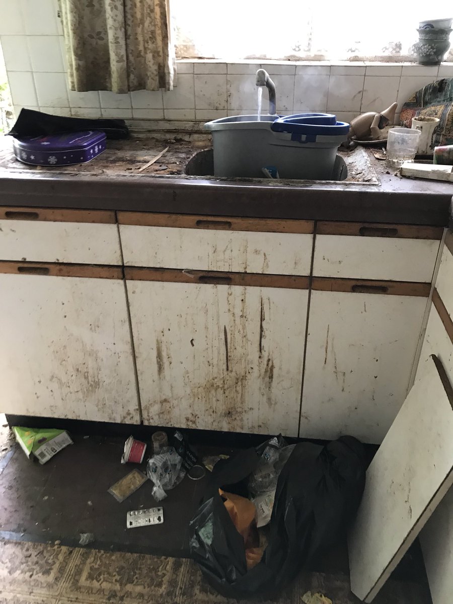 RustingtonClean's tweet image. #extremecleaning #hoarder 2/2 #previoustweet dm for quote