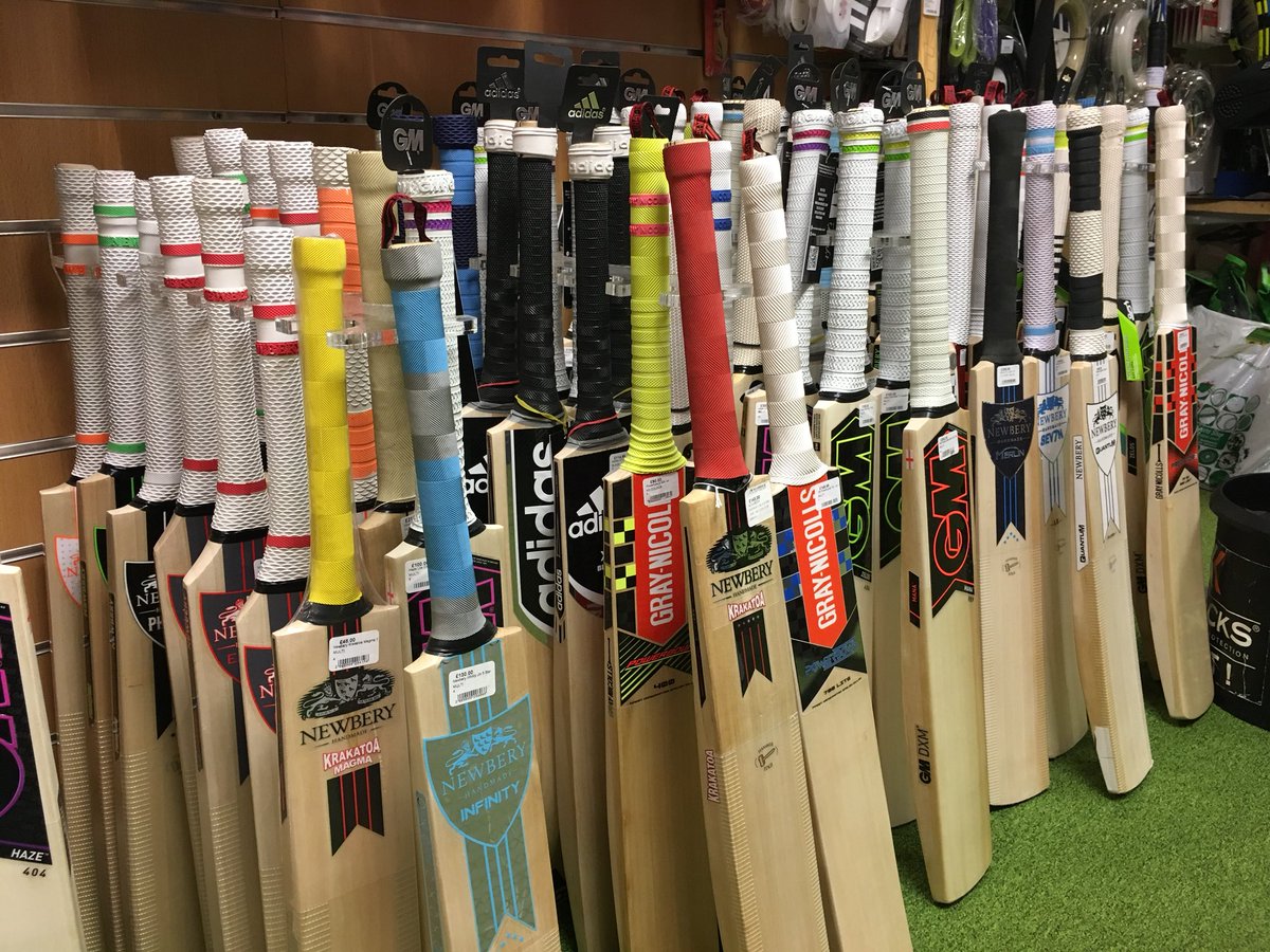 <a href="/Warwick_Sports/">Warwick Sports Shop</a> we offer all pupils and parents @warwickschool a 10% discount off quality performance sports kit. Advise on fitting for tennis rackets, cricket 🏏 bats, hockey sticks and footwear.
We offer 20% off 2018 bats and have a great range in-stock