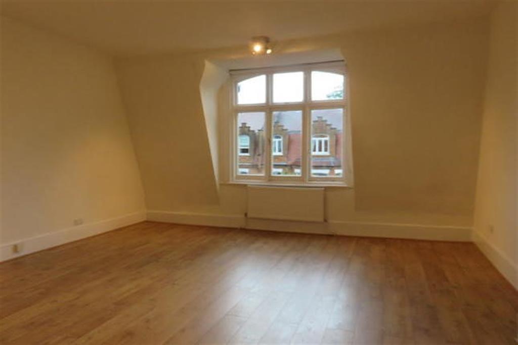 HuntersNW6's tweet photo. Are you looking for a studio flat with a communal garden in NW6?
This is currently on the market for £260 p/w.
Give us a call today on 02074314777 so we can arrange a viewing today.

#studioflat #nw6 #rent #availablenow https://t.co/sangKAl3HW