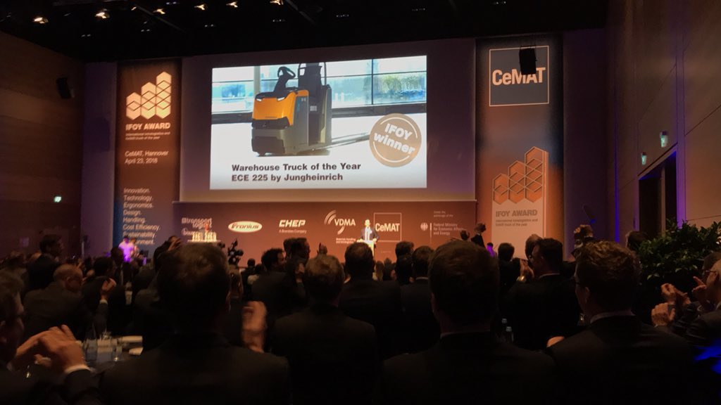 NuferBenedikt's tweet image. And the winner is: #Jungheinrich gewinnt mit dem #easyPILOTFollow den #IFOY2018 in der Kategorie Warehouse Trucks #Intralogistik #CeMAT #hannovermesse