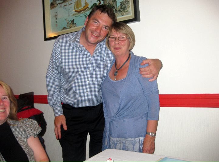 sanshui596's tweet photo. Couple of #photos of Hugh looking relaxed at a Chinese restaurant meal near the Thomas a'Becket
#in2010 #worthing #Sussex #chineserestaurant #meal #chopsticks #speeches #twofarewells #StBs #CEO #DorothyBurgess and #JackieCranefield. @StBarnabasHouse https://t.co/xNCk2Ie7pi