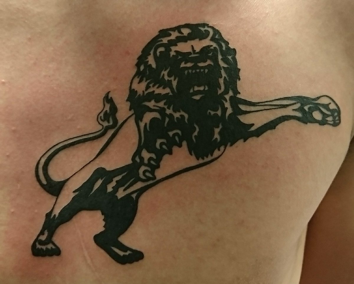 startattooist's tweet photo. @MillwallFC  95%freehand #millwall #lion #tattoo I did today because the stencil decided it wanted to rub off after 2 lines! 

#tattooist #tattooartist #artist #football #millwalltattoo #liontattoo #point2point #erith #kent #southlondon https://t.co/cp94NiDwQz