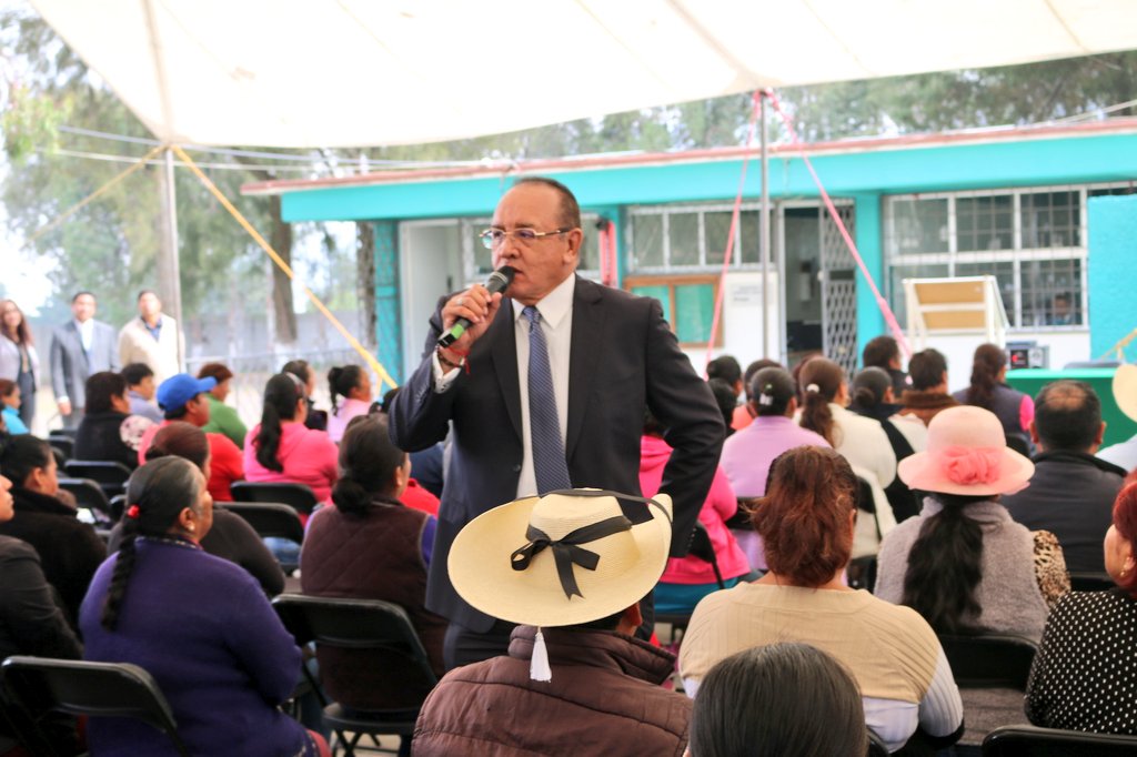 cobaep's tweet photo. En el @cobaep estamos seguros que los jóvenes son el futuro de Puebla y que escuchando sus necesidades podremos mejorar su educación. Platicamos con padres de familia del Plantel 16 de Tlachichuca. @cobaep
#SomosCOBAEP https://t.co/pUc6cJOmlK