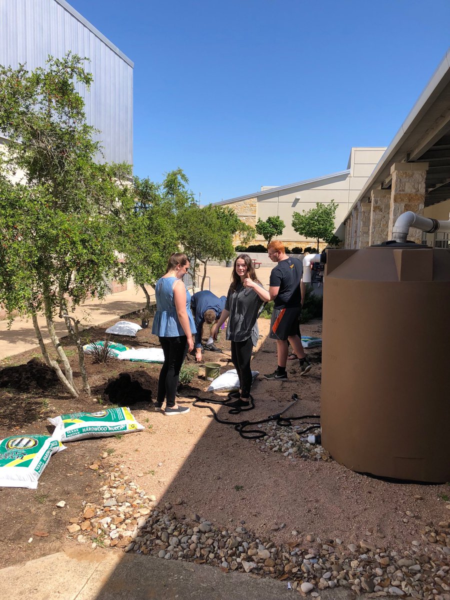 dshslib's tweet photo. Spring gardening in the dshslib Student Leadership Garden! #iamdsisd #onetigernation https://t.co/ciwaReSk1t