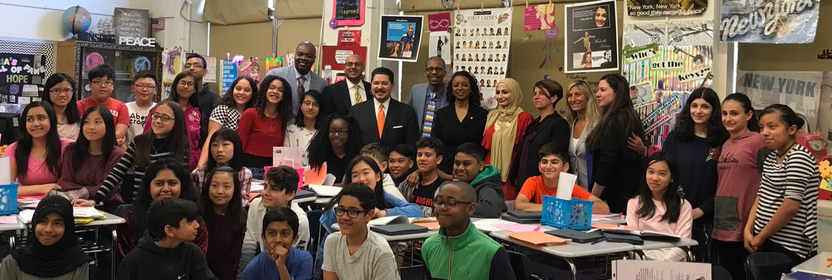 ReginaldLandeau's tweet photo. Just finished a visit w/@NYCSchools @DOEChancellor Richard A. Carranza at Ryan. After walking/talking education with him, I am a big fan! #InspireLeadership #realtalk #RyanMS216 #RyanRocks https://t.co/gGD87sRnJE