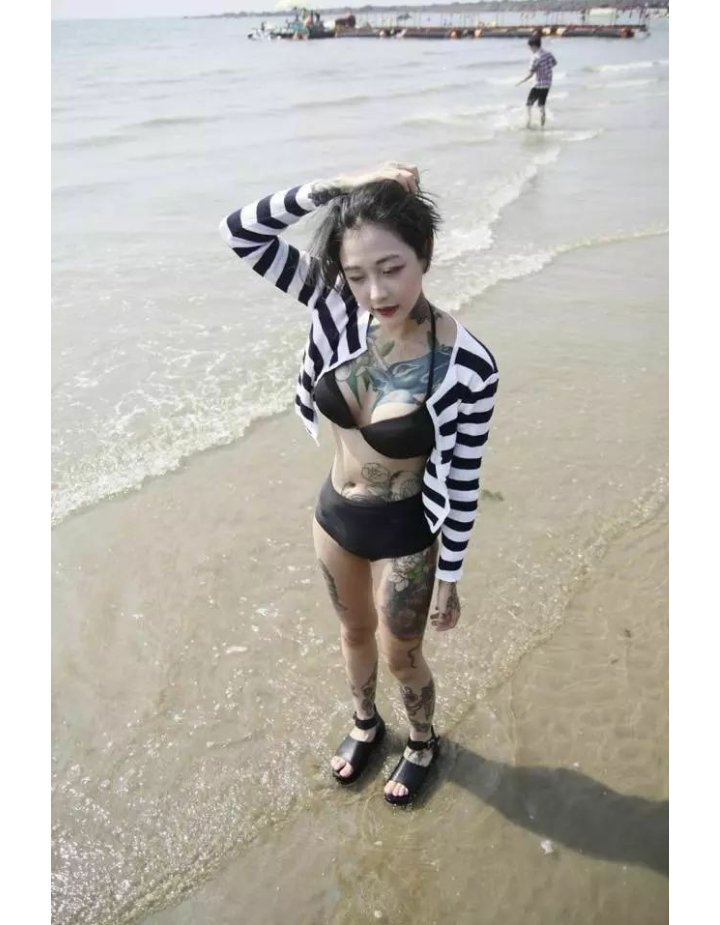 MW_ELB's tweet photo. At the beach with my man. https://t.co/q9X610W4be