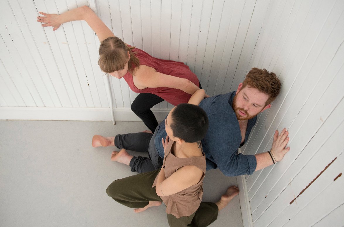 DanceWorksTO's tweet image. CoWorks this week! Tracey Norman's 'How to tear down a wall' runs April 24-29 at Artscape Youngplace. We talk to Tracey and learn more about this world premiere. Read the interivew here: danceworks.ca/article/tracey… Photo by Craig Chambers #danceTO #CoWorks